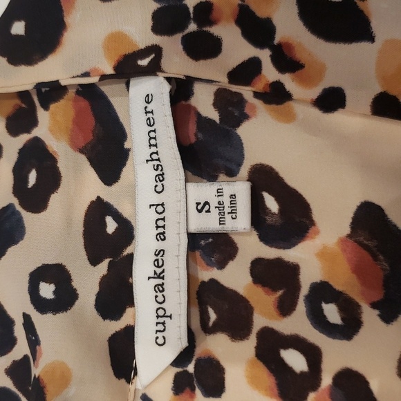 Cupcakes and Cashmere Blouse Cheeta print CA 35884 Womens Small - Picture 3 of 10